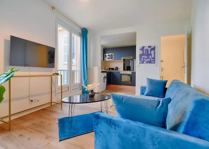 Welcome To Blue Dream House